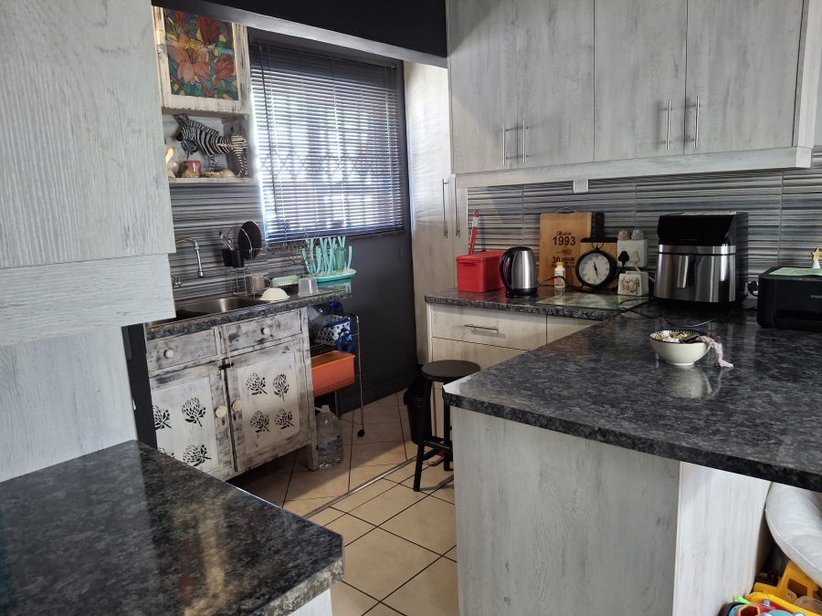 To Let 1 Bedroom Property for Rent in Abbotsford Eastern Cape